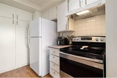 12830 Burbank Boulevard #307, Valley Village, CA 91607 - Photo 11