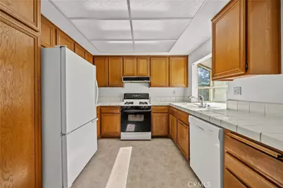 31906 Green Hill Drive, Castaic, CA 91384 - Photo 9