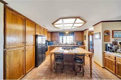 11720 Honeybee Lane, Juniper Hills, CA 93543 - Photo 19