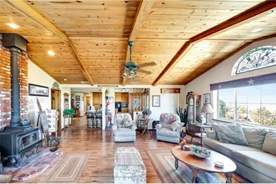 11720 Honeybee Lane, Juniper Hills, CA 93543 - Photo 15
