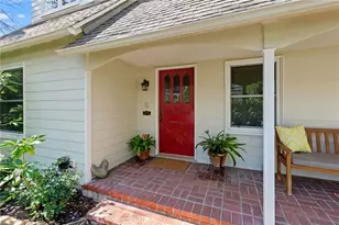 12139 Hollyglen Pl, Studio City, CA 91604 - Photo 3