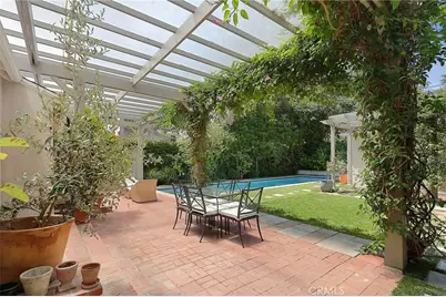 12139 Hollyglen Place, Studio City, CA 91604 - Photo 35