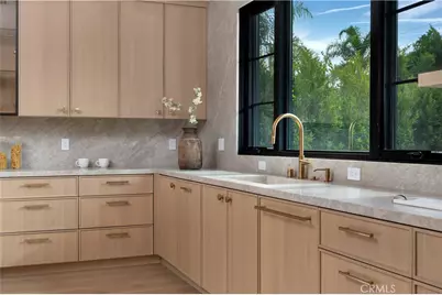 13024 Bloomfield Street, Studio City, CA 91604 - Photo 15