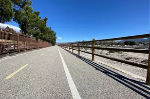 18808 Mandan St, Canyon Country, CA 91351 - Photo 19