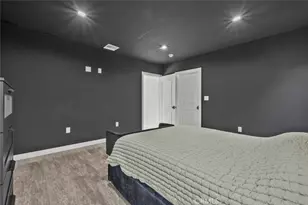 325 N Glenwood Pl, Burbank, CA 91506 - Photo 15