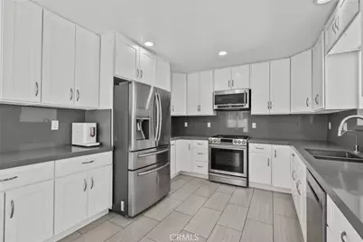 325 N Glenwood Place, Burbank, CA 91506 - Photo 25