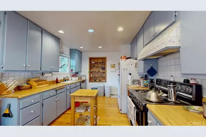 22542 Burbank Boulevard, Woodland Hills, CA 91367 - Photo 13