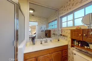 22542 Burbank Blvd, Woodland Hills, CA 91367 - Photo 23