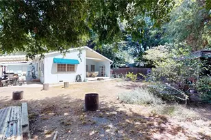 22542 Burbank Blvd, Woodland Hills, CA 91367 - Photo 31