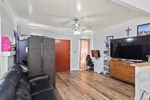 2245 W 27th St, Los Angeles, CA 90018 - Photo 3