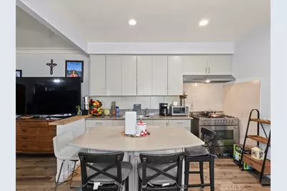 2245 W 27th Street, Los Angeles, CA 90018 - Photo 7