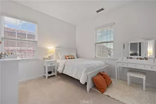 26821 Peppertree Dr, Valencia, CA 91381 - Photo 37