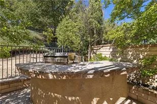 26821 Peppertree Dr, Valencia, CA 91381 - Photo 57