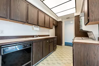 14530 Benefit Street #205, Sherman Oaks, CA 91403 - Photo 3