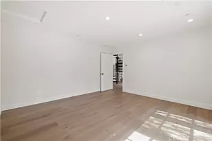 5200 Collier Pl, Woodland Hills, CA 91364 - Photo 23