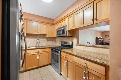 15215 Magnolia Boulevard #102, Sherman Oaks, CA 91403 - Photo 5