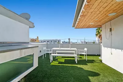 6736 W Hepburn Way, Los Angeles, CA 90038 - Photo 37