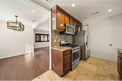 22020 Saticoy Street, Canoga Park, CA 91303 - Photo 11