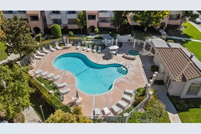 18117 Erik Court #413, Canyon Country, CA 91387 - Photo 3