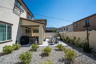 20912 Silvergate Wy, Newhall, CA 91321 - Photo 35