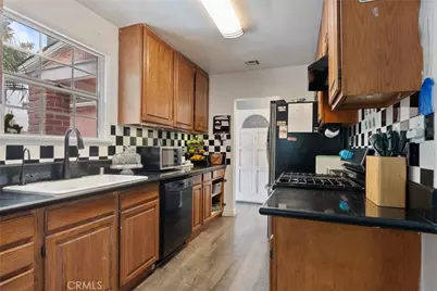 19122 Vanowen St, Reseda, CA 91335 - Photo 7