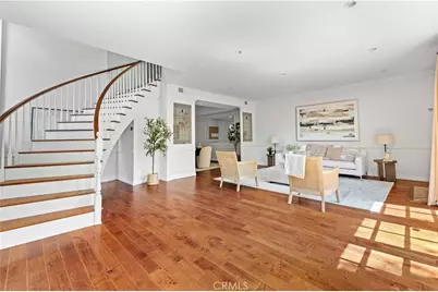 18135 Burbank Boulevard #3, Tarzana, CA 91356 - Photo 3