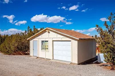 29315 121st St E, Juniper Hills, CA 93543 - Photo 23