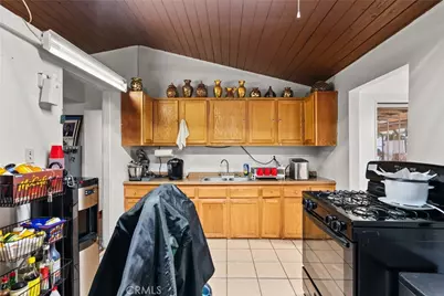 11819 Chivers Avenue, Pacoima, CA 91331 - Photo 7