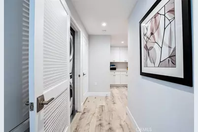 10718 Acama Street #401, Studio City, CA 91602 - Photo 21