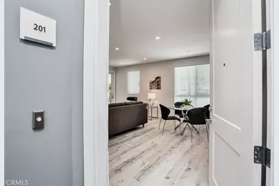 10718 Acama Street #401, Studio City, CA 91602 - Photo 3