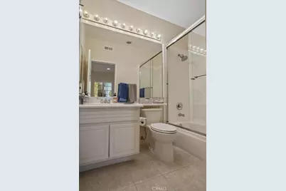 24600 Avignon, Valencia, CA 91355 - Photo 17