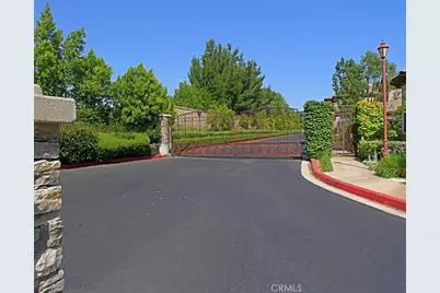 24600 Avignon, Valencia, CA 91355 - Photo 27