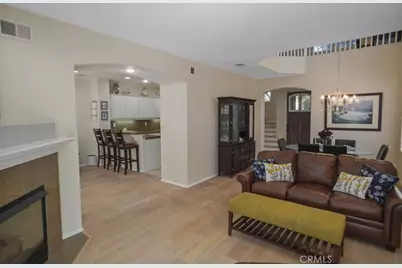 24600 Avignon, Valencia, CA 91355 - Photo 5