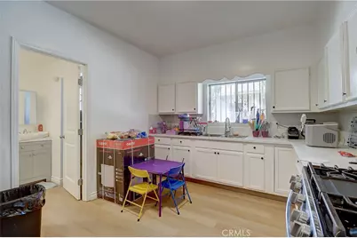 834 E 33rd Street, Los Angeles, CA 90011 - Photo 5