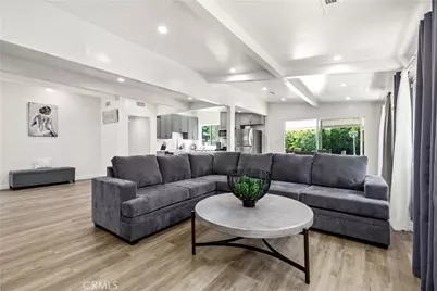 6535 Mary Ellen Avenue, Los Angeles, CA 91401 - Photo 9