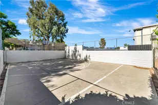 18601 Collins St, Tarzana, CA 91356 - Photo 33