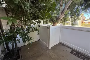 21930 Valerio St, Canoga Park, CA 91303 - Photo 13