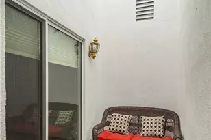 19427 Oak Crossing Rd, Newhall, CA 91321 - Photo 5