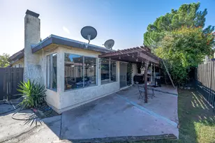 22725 Garzota Dr, Valencia, CA 91354 - Photo 17