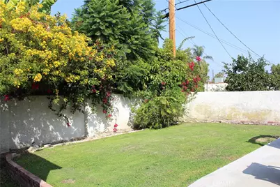 210 N Naomi, Burbank, CA 91505 - Photo 15