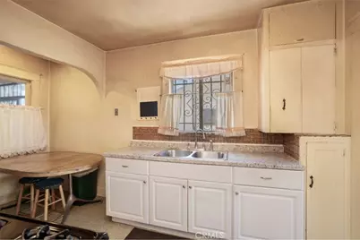 632 E 87th Place, Los Angeles, CA 90002 - Photo 7