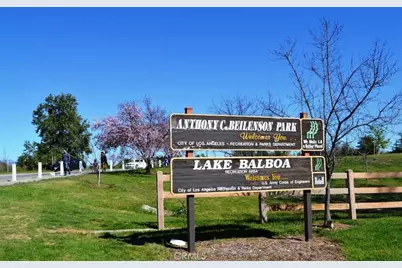 7406 Haskell, Van Nuys, CA 91406 - Photo 11