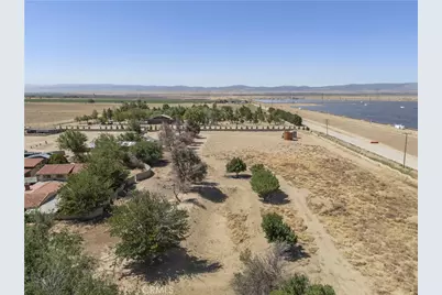 15374 Gaskell Road, Rosamond, CA 93560 - Photo 9