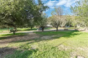 7254 Studio Rd, Canoga Park, CA 91304 - Photo 3