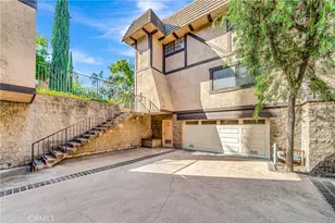 24420 Victory, Woodland Hills, CA 91367 - Photo 47