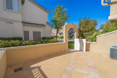 25405 Silver Crest Court, Saugus, CA 91350 - Photo 7