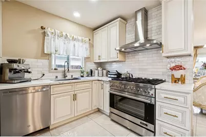 10959 Memory Park Avenue, Mission Hills (San Fernando), CA 91345 - Photo 9