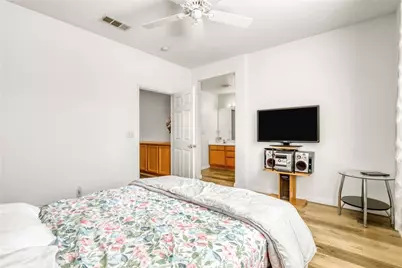 22754 Little Fall Court, Saugus, CA 91350 - Photo 17