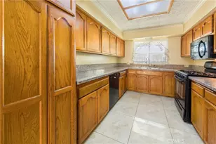 19937 Parthenia St, Northridge, CA 91324 - Photo 7
