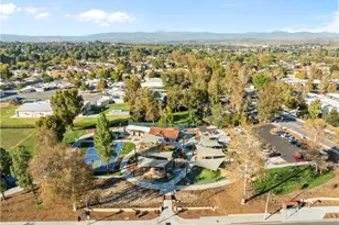 23515 Lyons, Valencia, CA 91355 - Photo 21